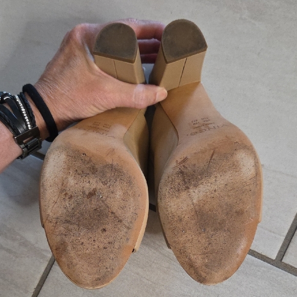 Vince Women's Beige Leather Heels For Office Or Any Ocassion Size 7.5 - Picture 5 of 8